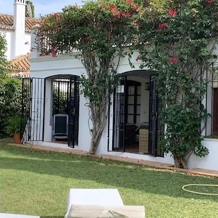 Βίλα With A Garden *