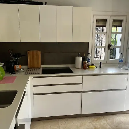 Βίλα With A Garden